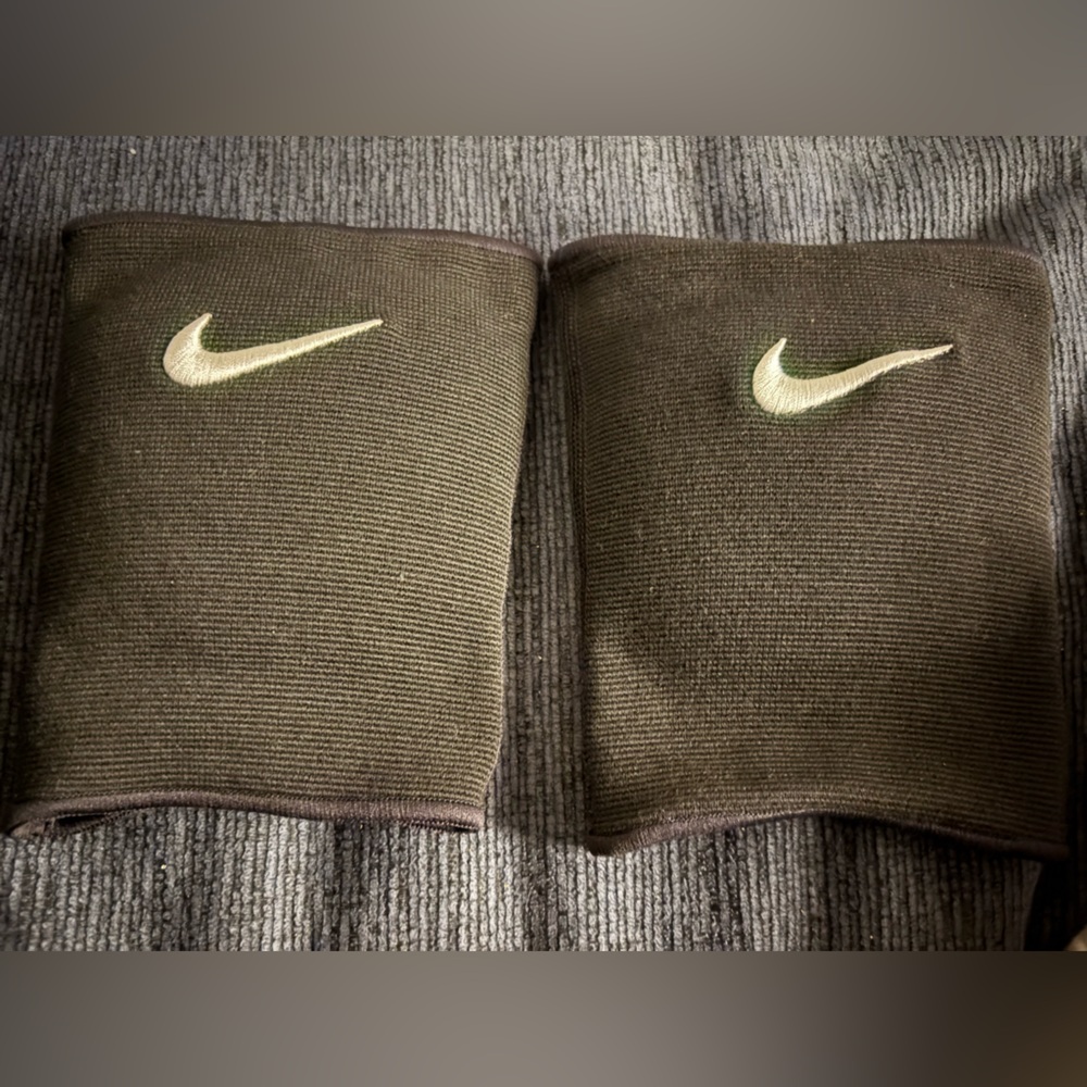Nike Knee Pads black/white logo